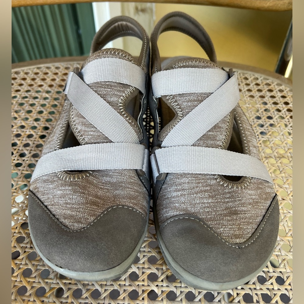 Earth Origins Sandals size 9